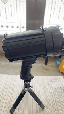 С стойкой ручной зарядки LED-ультрафиолетовой лампы